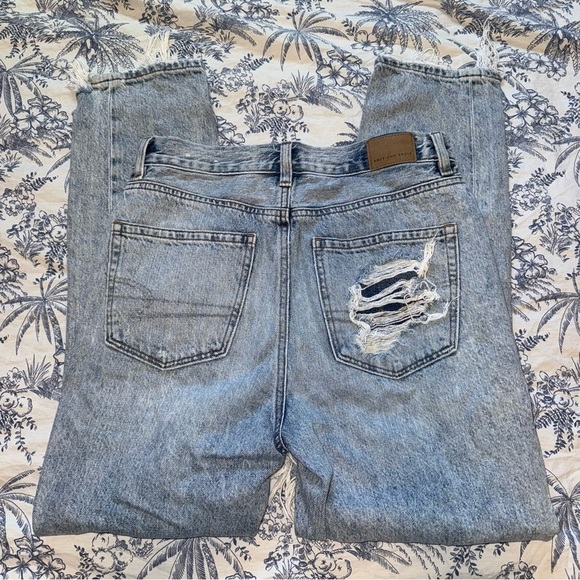 AE Mom Jean Size 4 - Picture 4 of 5